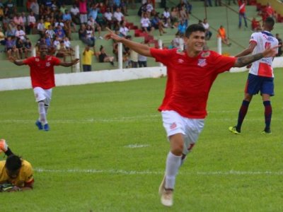 Jogadores do Comercial comemorando o segundo gol (Foto: Franz Mendes)