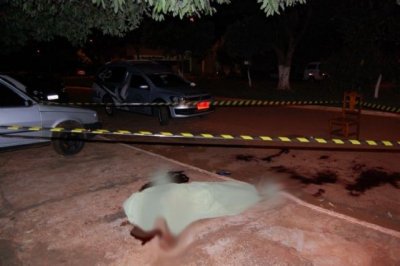 Homem foi encontrado cado em uma calada, com diversas facadas. (Foto: Portal Anglica)