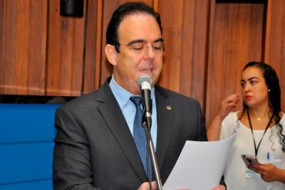 Cobrana da taxa de religao de gua e luz em caso de corte pode ser vetada