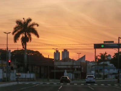 Sexta-feira ser de cu aberto em Campo Grande e temperatura mxima poder chegar aos 34C. (Foto: Henrique Kawaminami)