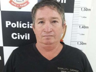 Francisco das Chagas Machado sendo fichado na delegacia. (Foto: JP News)