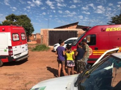 Menina seria levada  Santa Casa, mas, aps sofrer duas paradas cardiorrespiratrias, foi para o CRS Tiradentes (Foto: Liniker Ribeiro)