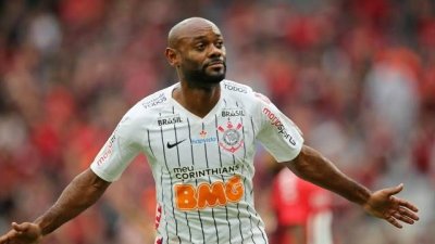 Vagner Love marcou aos 13 minutos (Foto: Globo Esporte)