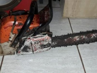Equipamento com os sinais do sangue da vtima . (Foto: Rio Brilhante em Tempo Real)