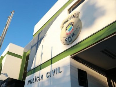 Caso foi registrado na Depac Centro (Foto: Henrique Kawaminami)