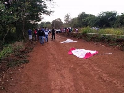 Os dois corpos foram encontrados na manh de hoje por moradores (Foto: Adilson Domingos)