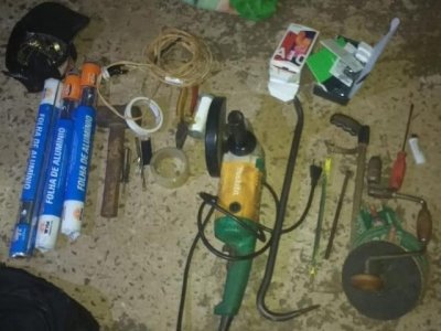 Ferramentas apreendidas com a quadrilha (Foto: divulgao/Bope)