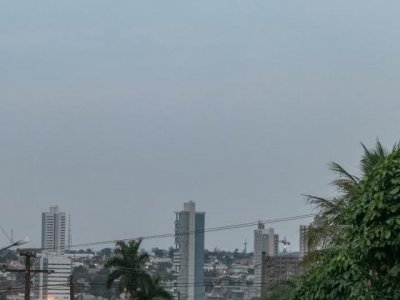 Campo Grande com cu nublado no incio desta manh. (Foto: Henrique Kawaminami)