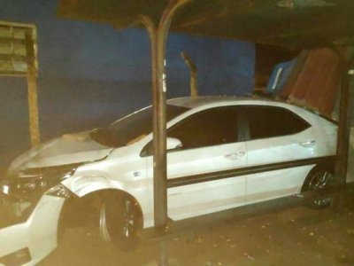Moradores acreditam que os veículos estavam em suposto 