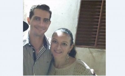 Lcio, policial militar, ao lado da esposa, Regianni
