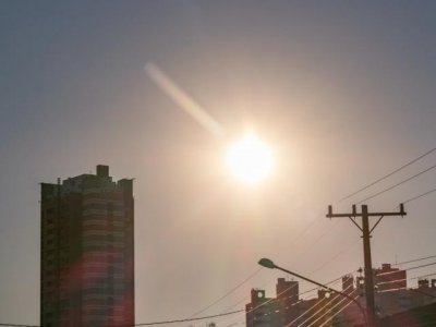 Sol apareceu no incio da manh desta quinta-feira na Capital. (Foto: Henrique Kawaminami)