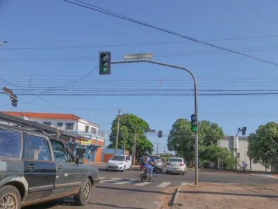 Acidente ocorreu em cruzamento na Vila Ipiranga. (Foto: Marcos Maluf)