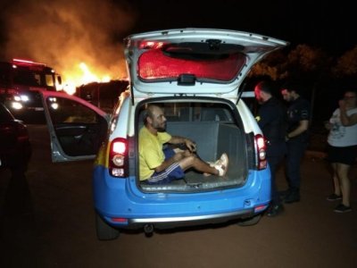 Marcial na viatura da Guarda Municipal aps ser preso em flagrante por incndio (Foto: Osvaldo Duarte)