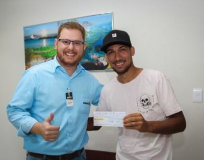 Artilheiro recebe premiao