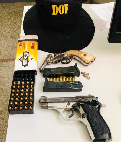 As duas armas de fogo foram apreendidas (Foto: Divulgao)