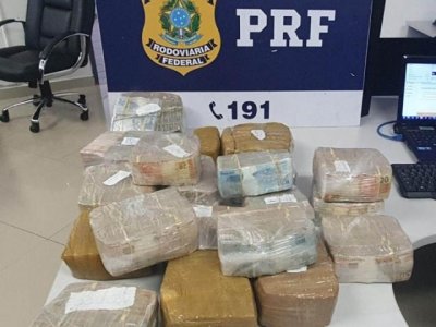 Cocana estava justamente no pneu sobressalente da caminhonete; dinheiro encontrado meses antes tambm chamou ateno