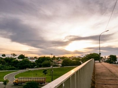 Sexta-feira ser de temperaturas elevadas e mxima poder chegar aos 33C na Capital. (Foto: Henrique Kawaminami)