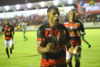 Salomão marcou o segundo gol do Águia Negra (Foto: Franz Mendes)