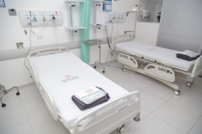 Quarto de isolamento preparado para receber casos suspeitos de coronavírus. (Foto: Marcos Maluf)