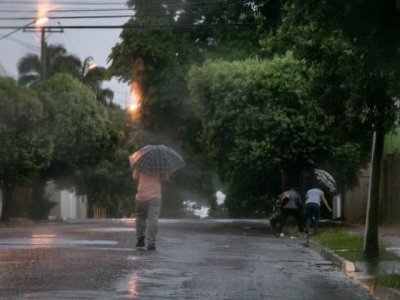 Campo Grande amanheceu com chuva neste sbado. (Foto Campo Grande News)