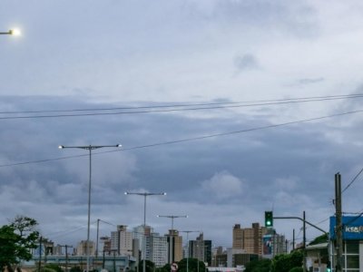 Cu bastante encoberto na regio da Via Morena em Campo Grande (Foto: Henrique Kawaminami)