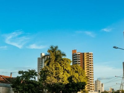 Campo Grande ter dia de sol com possibilidade de chuvas de vero. (Henrique Kawaminami)