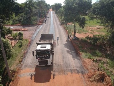 Asfalto em execuo no bairro Nova Aquidauana