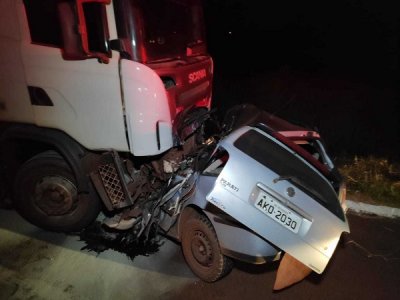 Coliso matou famlia de 5 pessoas, incluindo criana de 3 anos (Foto: Adilson Domingos)