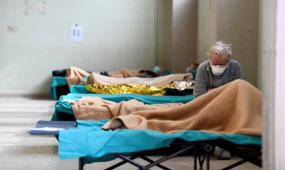 O homem, que tem mais de 60 anos, est internado