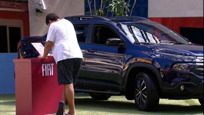 Babu encontra carro no gramado e sisters vibram  Foto: Globo