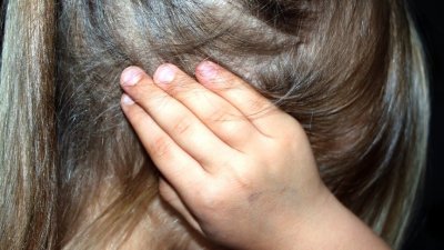 Pai teria buscado a filha na casa da av, levou em posto e cometeu crime