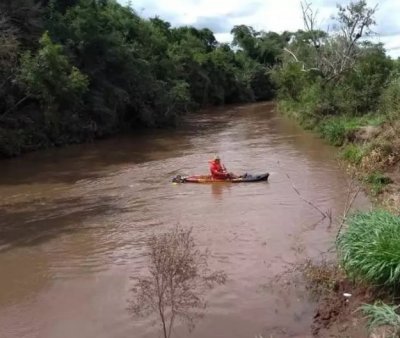 Buscas no Rio Anhandu foram retomadas nesta segunda-feira (Foto: Noticidade)