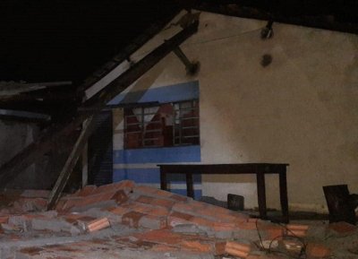 Casa atingida pelo temporal em bairro de Aquidauana