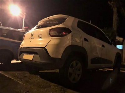 Veculo roubado pelo trio foiapreendido pela Polcia Militar de Bataypor (Foto: Jos Almir Portela / Nova News)