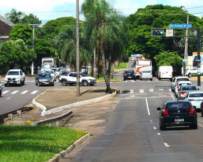 Uma das mais movimentadas de Campo Grande, Avenida Mato Grosso vai ser revitalizada (Foto: Saul Schramm)