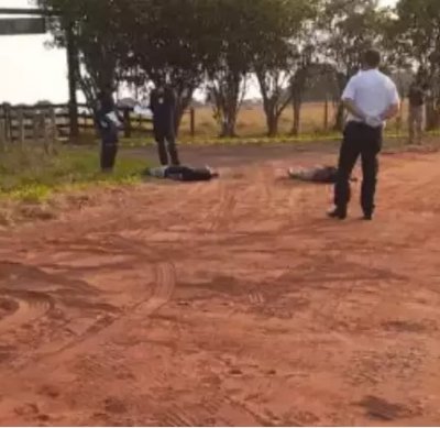 Casal foi encontrada em estrada vicinal na MS-040 (Foto: Direto das Ruas)