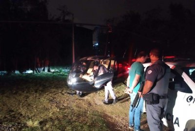 Aeronave estava parada em Aral Moreira ontem de manh; piloto tentou impedir fotos