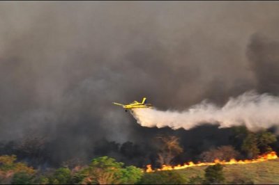 Aeronave ajuda no combate aos incndios no Pantanal - Divulgao/Semagro