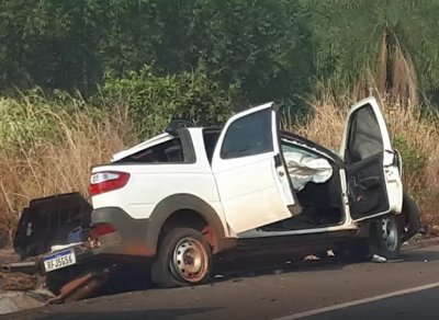 Os dois homens que morreram no local seguiam na picape Fiat Strada - Foto: Rdio 90 FM