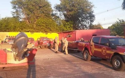 Bombeiros se reuniram para seguir comboio at local do incndio. (Foto: Divulgao)