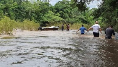 Corpos estavam boaindo no Rio Apa.(Foto: Reproduo)