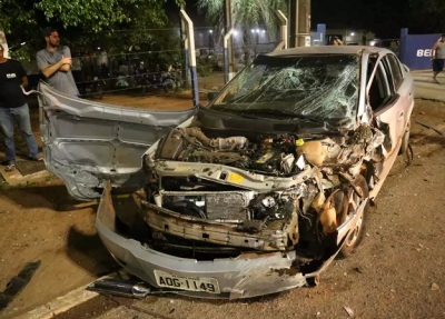 Parte frontal de Astra ficou completamente destruda. (Foto: Paulo Francis)