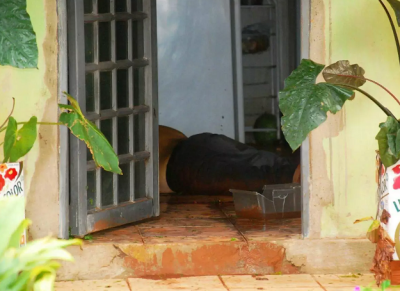 Homem foi morto dentro da residência (Foto: Tiago Apolinário/Da Hora Bataguassu)