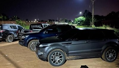 Carros roubados apreendidos durante confronto (Divulgao)