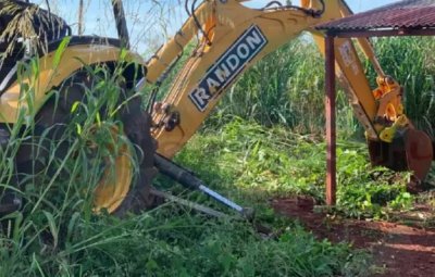 Mquina usada para retirar o corpo de fossa sptica (Foto: Maracaju Speed)