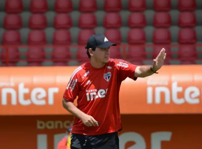 Tcnico Fernando Diniz comanda treino no So Paulo (Foto: Divulgao)