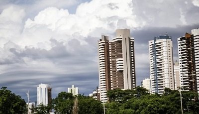 Previso  de sol entre nuvens na Capital. Foto: Henrique Arakaki