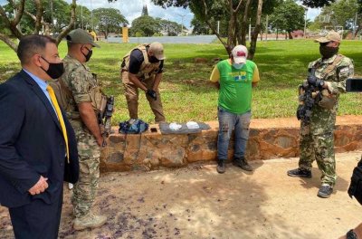 Traficante que distribua drogas perto de universidade  preso