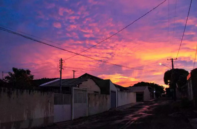 Cu amanheceu com sol entre nuvens na Capital (Foto: Marcos Maluf)