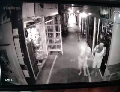 Homens que tentaram furtar lojas do Shopping (Foto: Reproduo/O Pantaneiro)